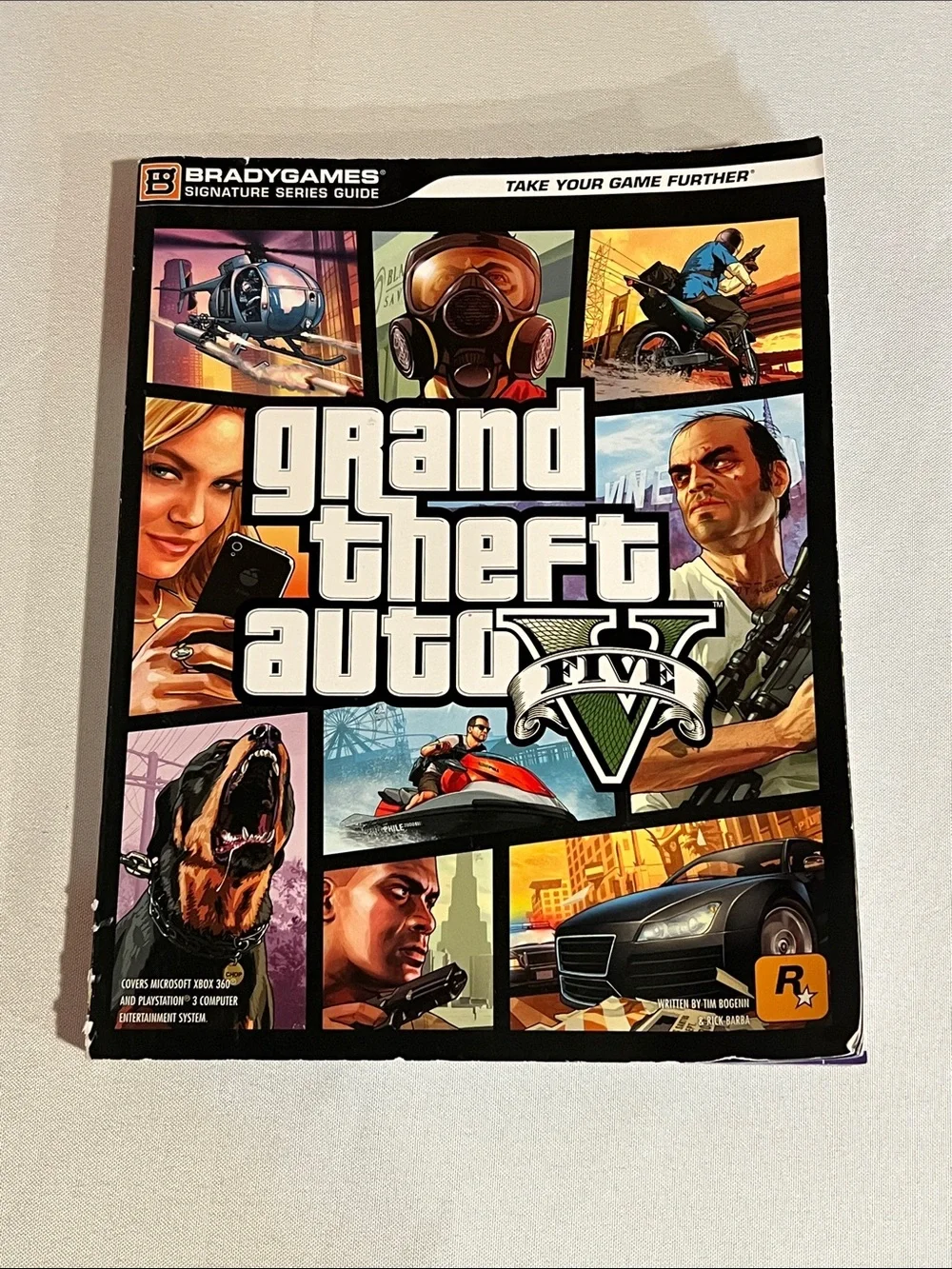Grand Theft Auto V Signature Series Guide - Black Cover